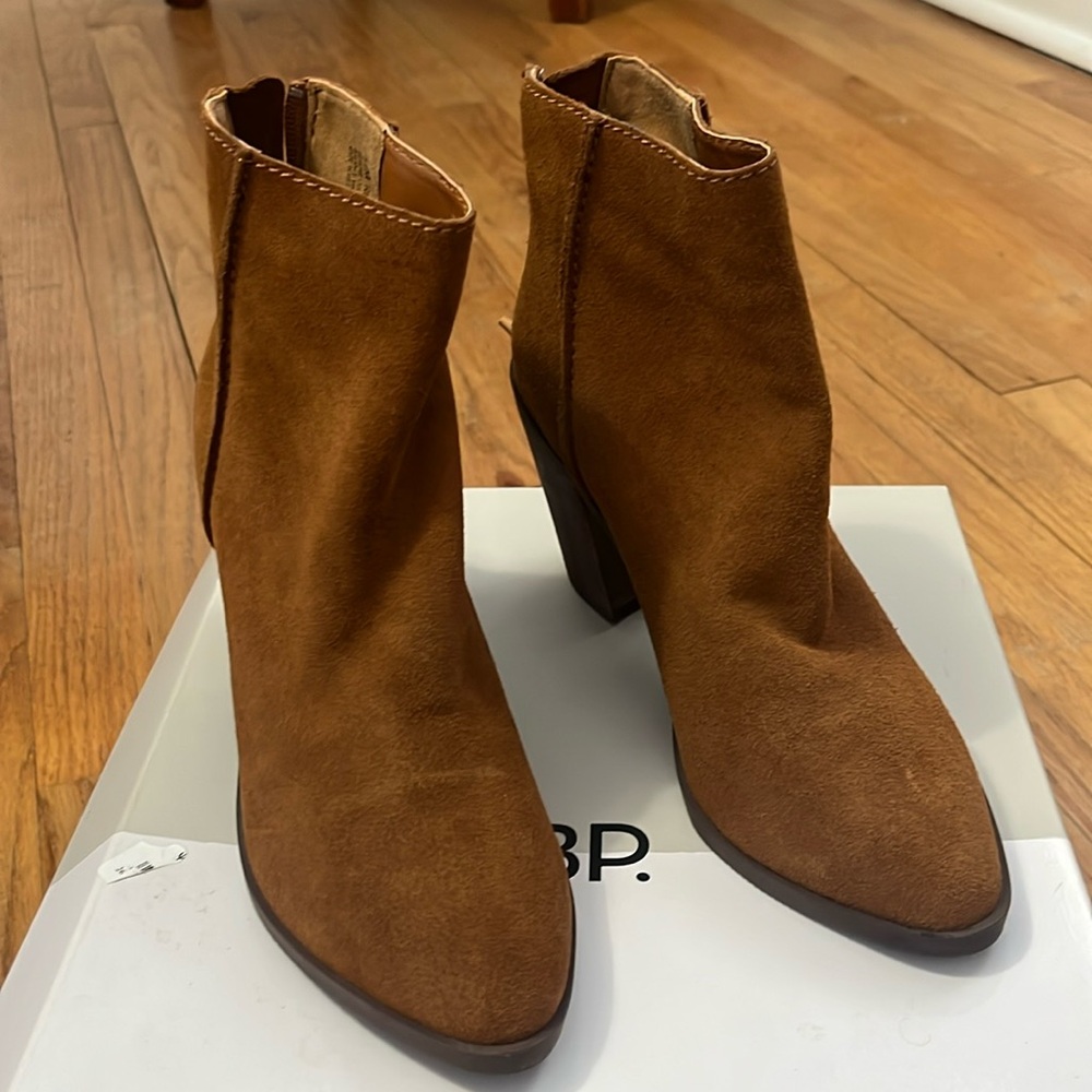 Suede cognac boots